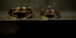打ち目のピンクゴールド結婚指輪