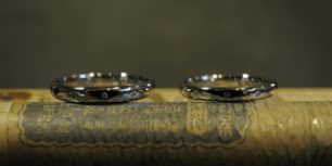 ダイヤモンドを3っつ横に並べた結婚指輪