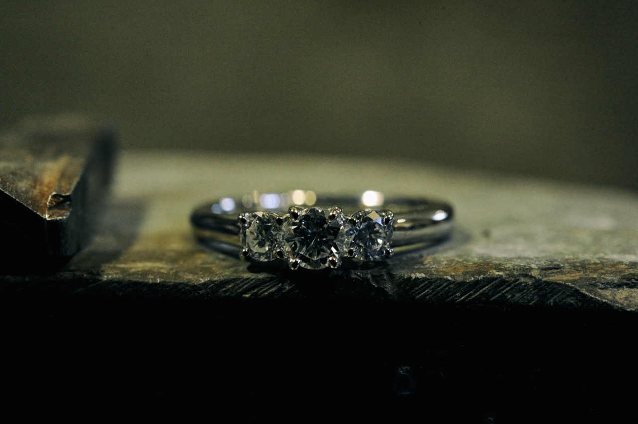 ダイヤモンドリング婚約指輪