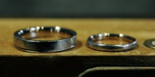 帯広お互いに作るヤスリ目を残した結婚指輪