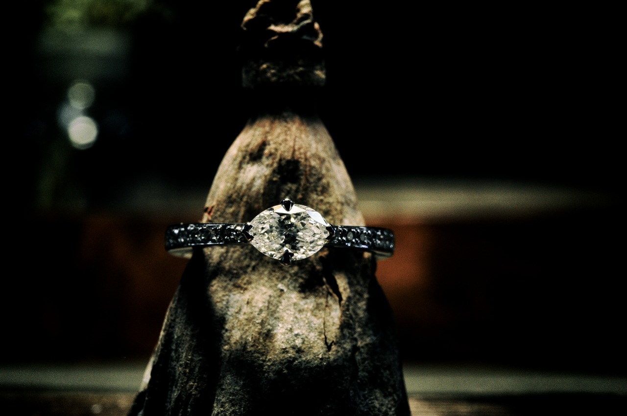 受け継いだマーキスダイヤモンドを婚約指輪に