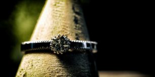 プラチナミル打ち囲い爪婚約指輪