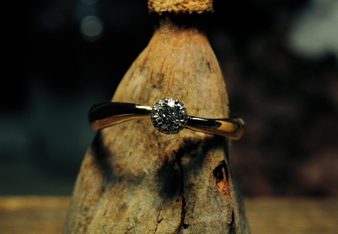 旦那さんが作ったK18プラチナコンビの婚約指輪になります